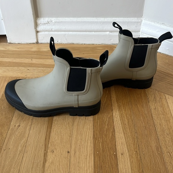Everlane The Rain Boot in Stone | Size 7 - Picture 5 of 14